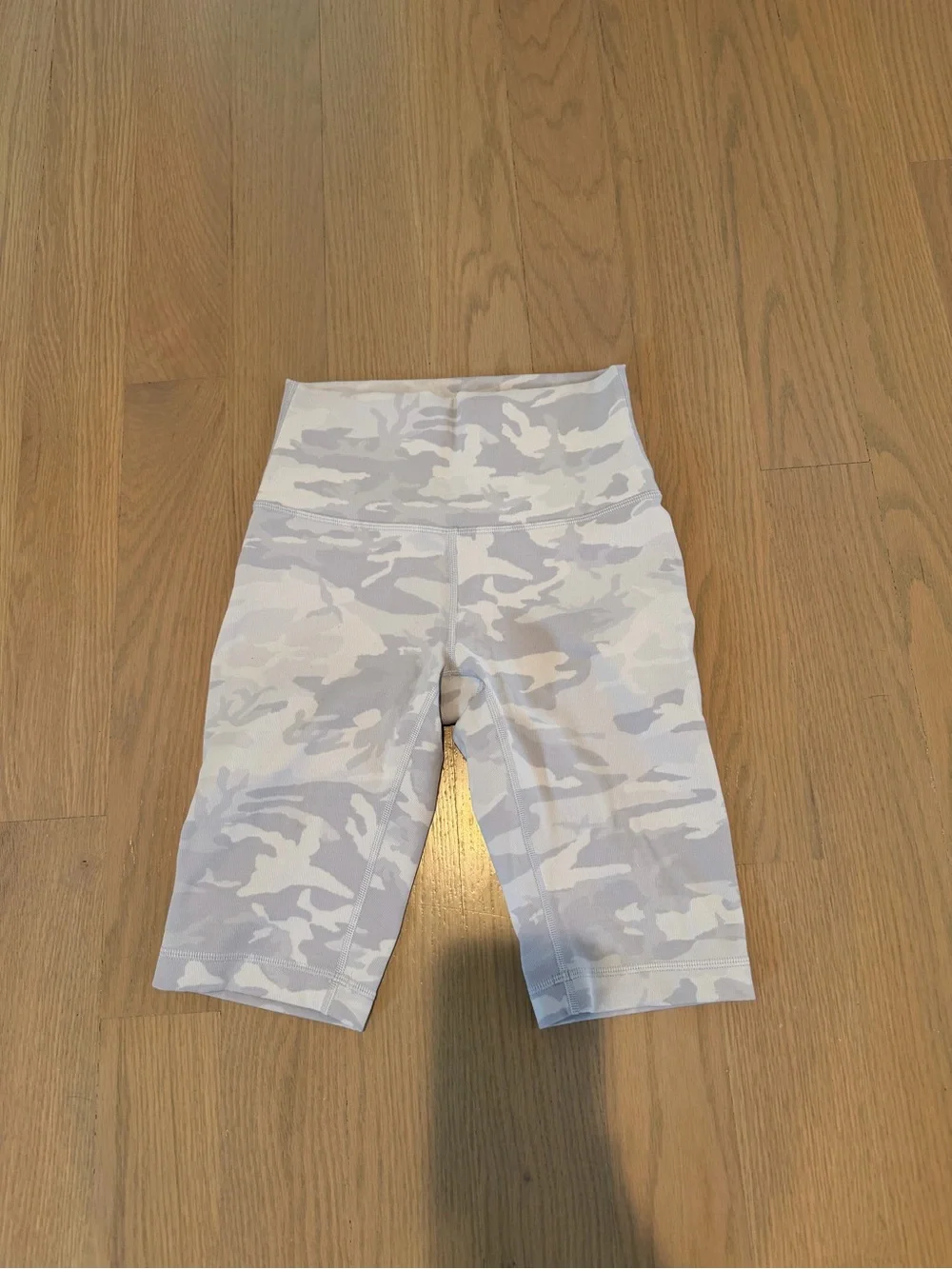lululemon athletica High-Rise Camo Bike Shorts - Light Gray & White